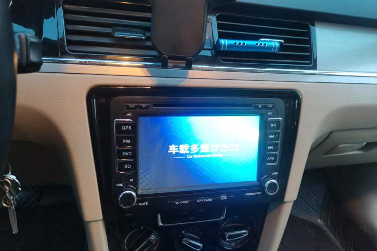 Used Volkswagen Bora 2014 1.6L Manual Comfort Model Audio And AC Panel