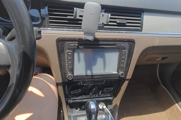 Used Volkswagen Bora 2014 1.6L Automatic Comfort Model Audio And AC Panel