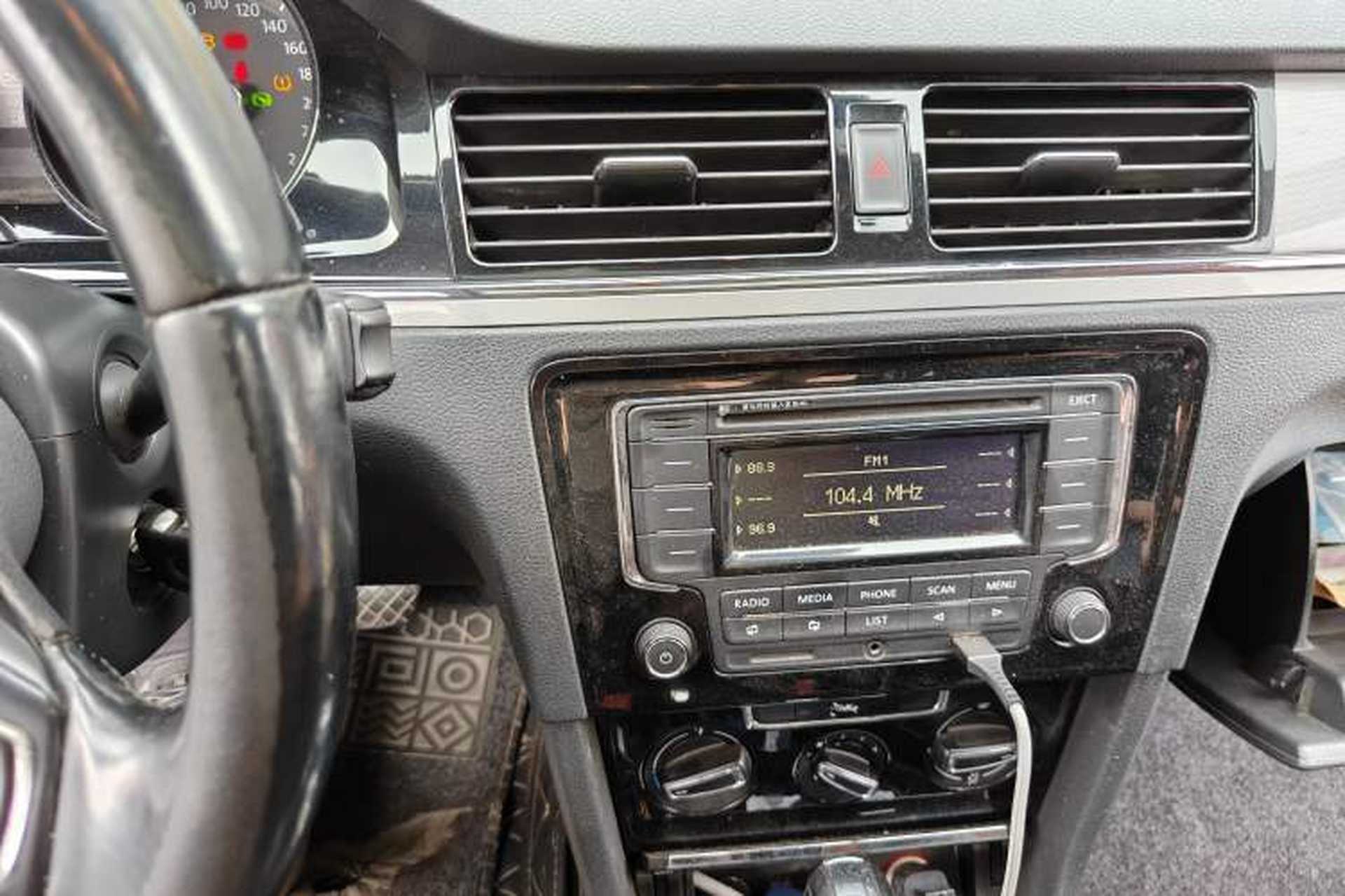 Used Volkswagen Bora 2014 1.6L Automatic Comfort Model Audio And AC Panel