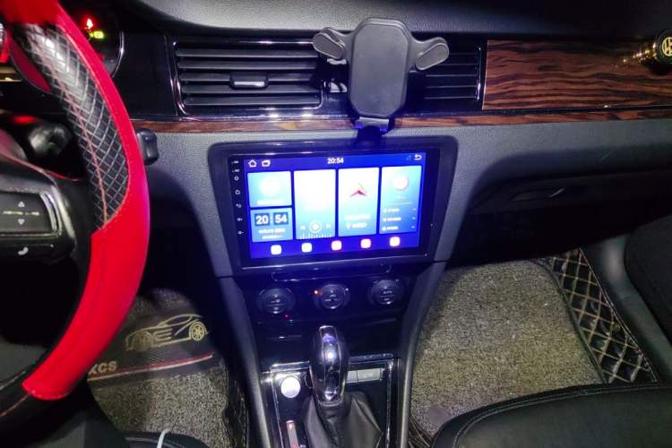 Used Volkswagen Bora 2014 1.6L Automatic Luxury Model Audio And AC Panel