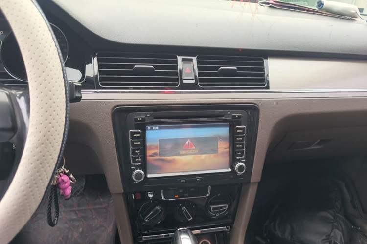 Used Volkswagen Bora 2014 1.6L Automatic Comfort Model Audio And AC Panel
