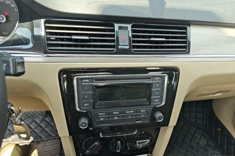 Used Volkswagen Bora 2014 1.6L Automatic Comfort Model Audio And AC Panel