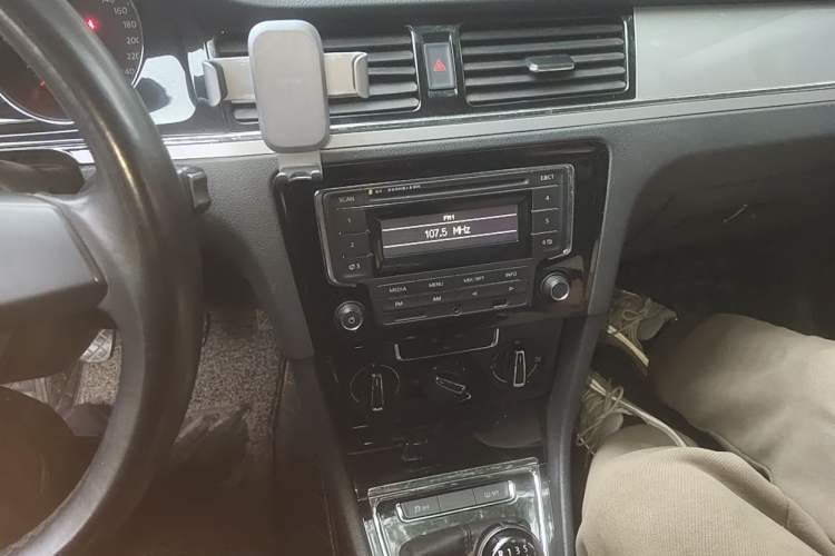 Used Volkswagen Bora 2014 1.6L Manual Comfort Model Audio And AC Panel