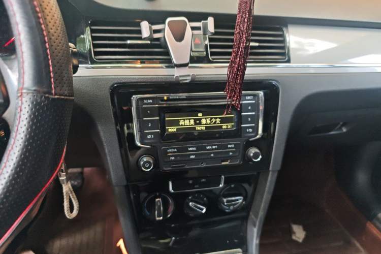 Used Volkswagen Bora 2014 1.6L Manual Comfort Model Audio And AC Panel