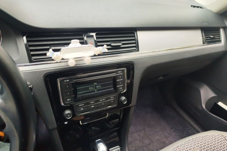 Used Volkswagen Bora 2014 1.6L Automatic Fashion Model Audio And AC Panel