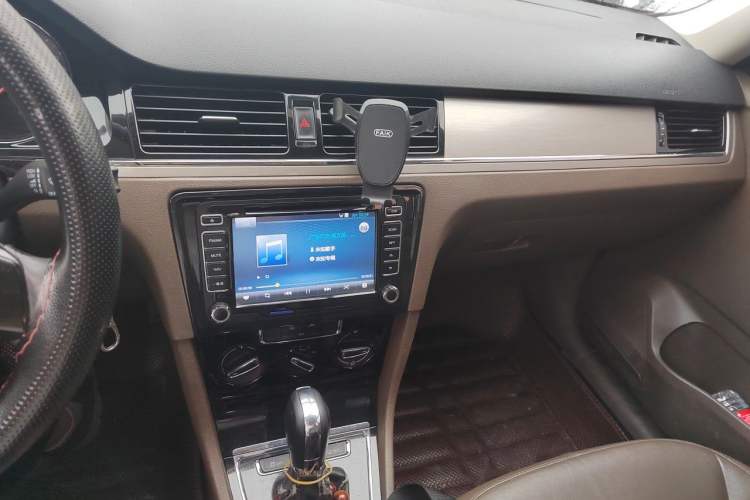 Used Volkswagen Bora 2014 1.6L Automatic Comfort Model Audio And AC Panel