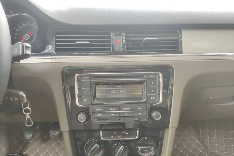 Used Volkswagen Bora 2014 1.6L Manual Comfort Model Audio And AC Panel