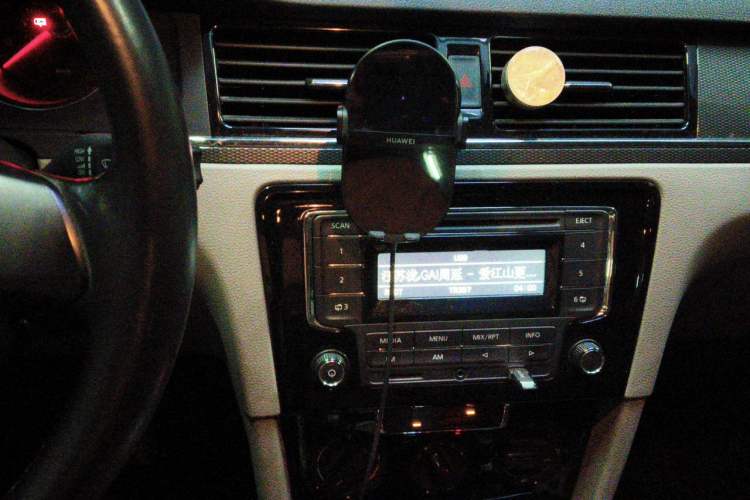 Used Volkswagen Bora 2014 1.6L Automatic Fashion Model Audio And AC Panel