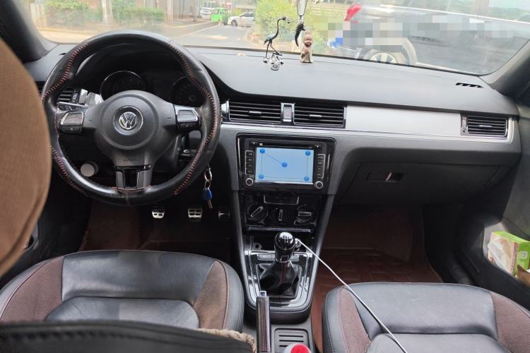 Used Volkswagen Bora 2014 1.4TSI Manual Sportline Center Console