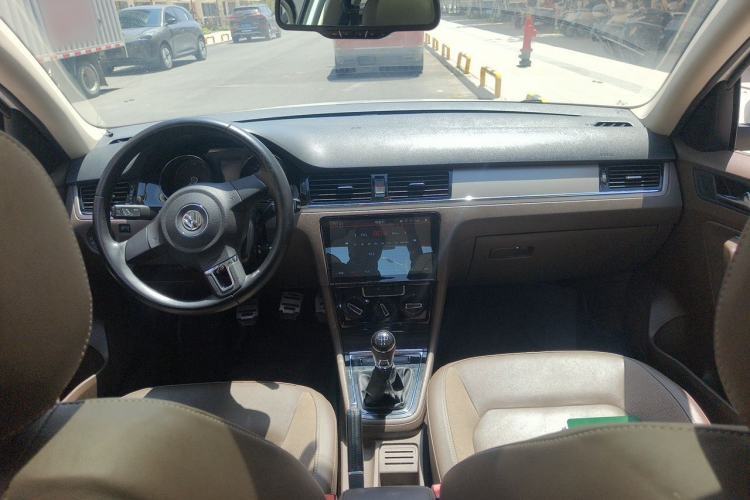 Used Volkswagen Bora 2014 1.4 TSI Manual Comfort Model Center Console