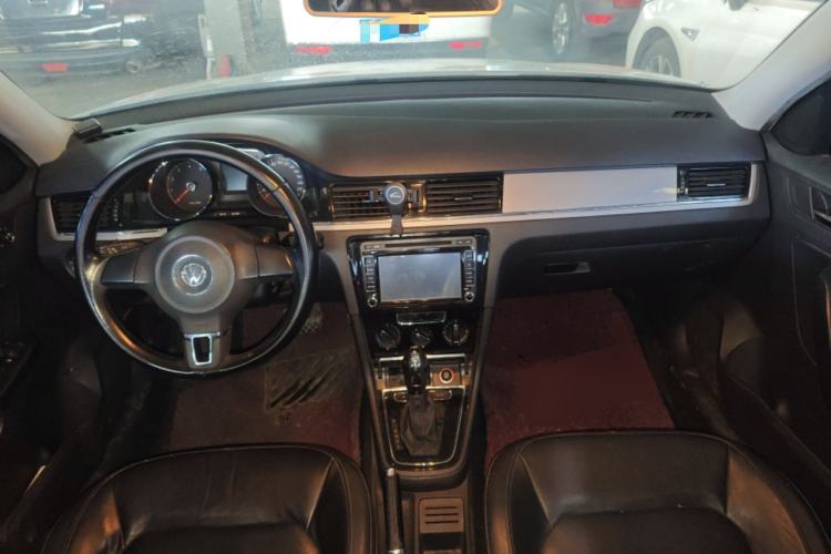 Used Volkswagen Bora 2014 1.6L Automatic Comfort Model Center Console