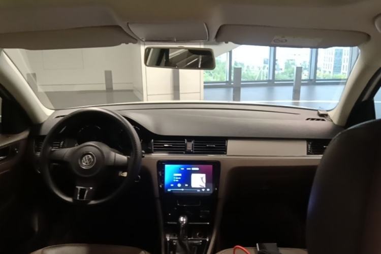 Used Volkswagen Bora 2014 1.6L Automatic Comfort Model Center Console