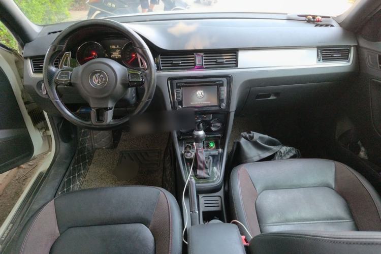 Used Volkswagen Bora 2014 1.4TSI Automatic Sportline Center Console