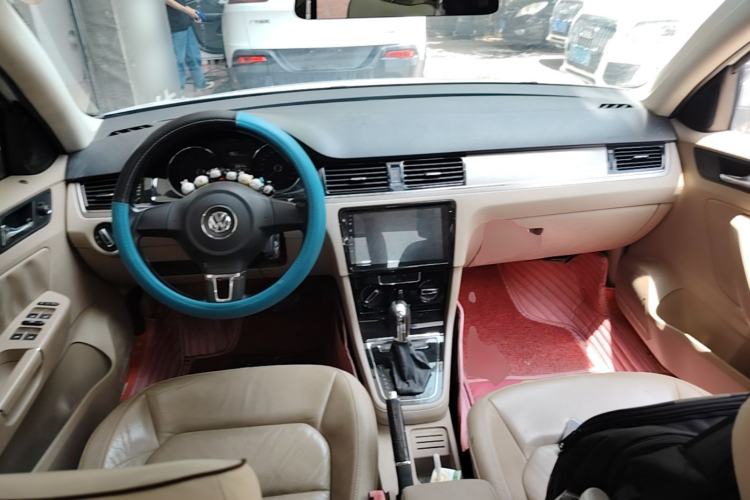 Used Volkswagen Bora 2014 1.6L Automatic Comfort Model Center Console