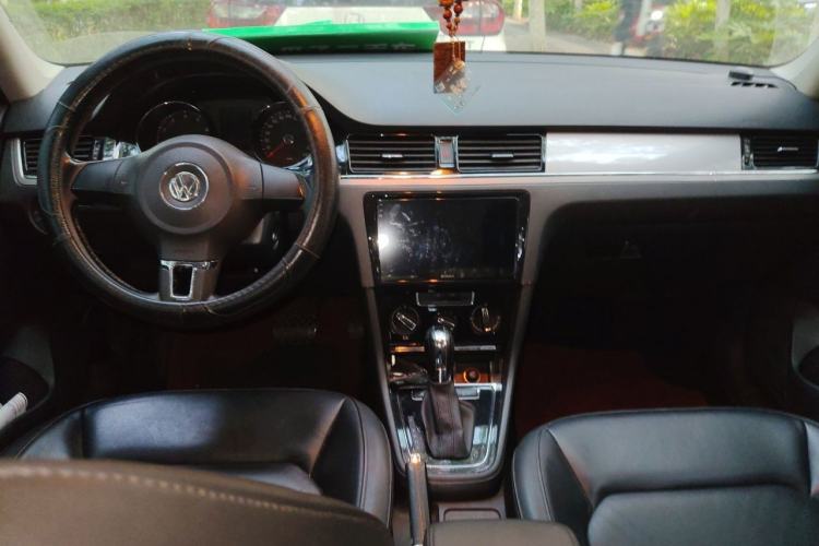 Used Volkswagen Bora 2014 1.6L Automatic Comfort Model Center Console