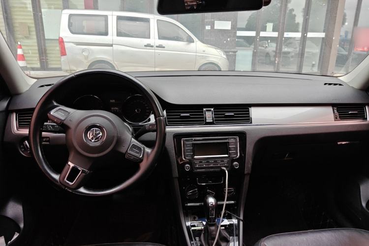 Used Volkswagen Bora 2014 1.6L Automatic Comfort Model Center Console
