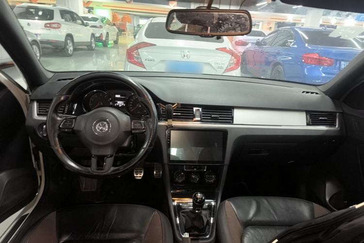 Used Volkswagen Bora 2014 1.4TSI Manual Sportline Center Console