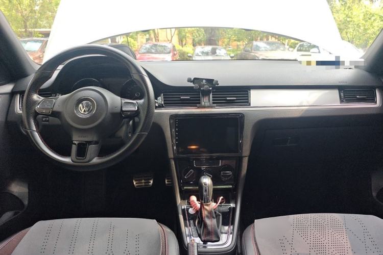 Used Volkswagen Bora 2014 1.4TSI Automatic Sportline Center Console
