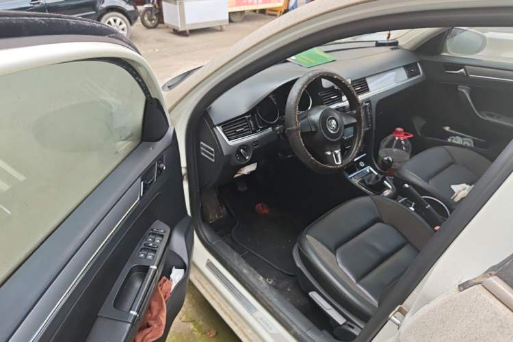 Used Volkswagen Bora 2014 1.6L Manual Comfort Model Driver Seat