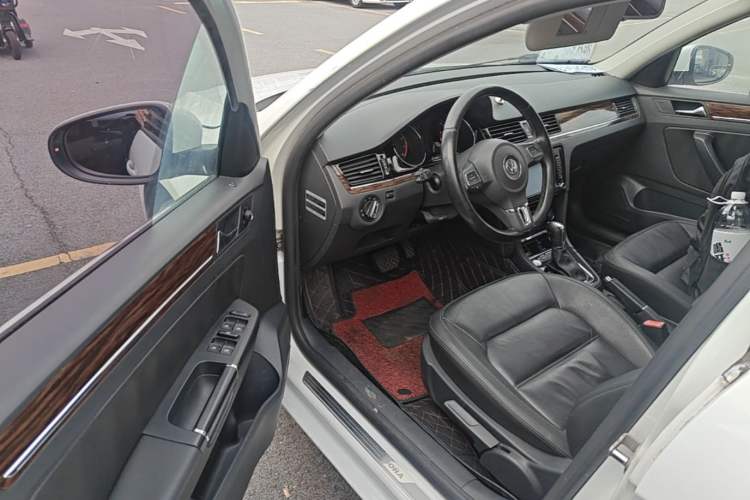 Used Volkswagen Bora 2014 1.6L Automatic Luxury Model Driver Seat