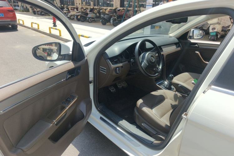 Used Volkswagen Bora 2014 1.4 TSI Manual Comfort Model Driver Seat