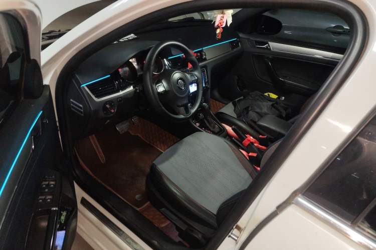 Used Volkswagen Bora 2014 1.4TSI Automatic Sportline Driver Seat