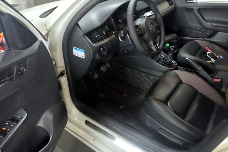 Used Volkswagen Bora 2014 1.4TSI Manual Sportline Driver Seat