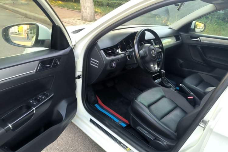 Used Volkswagen Bora 2014 1.4TSI Automatic Comfort Model Driver Seat