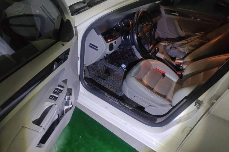Used Volkswagen Bora 2014 1.6L Manual Fashion Edition Driver Seat