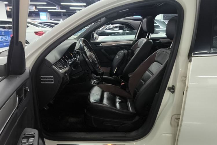 Used Volkswagen Bora 2014 1.4TSI Manual Sportline Driver Seat