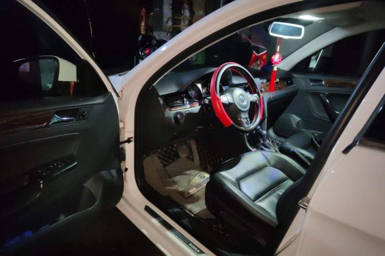 Used Volkswagen Bora 2014 1.6L Automatic Luxury Model Driver Seat