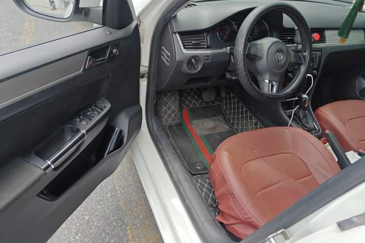 Used Volkswagen Bora 2014 1.6L Automatic Fashion Model Driver Seat