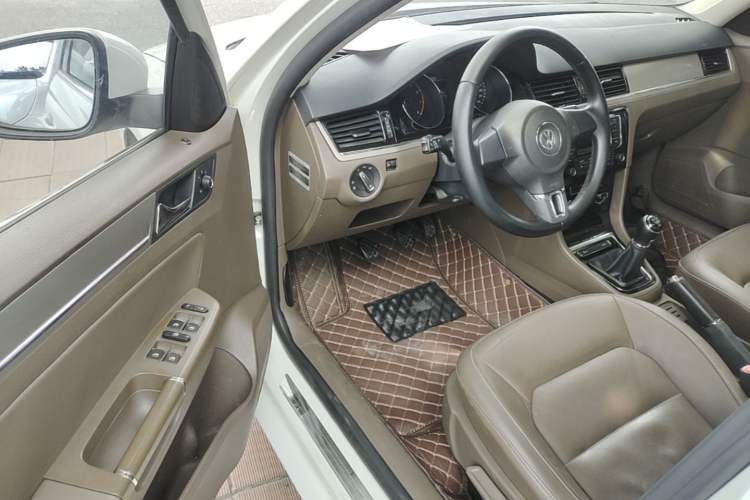 Used Volkswagen Bora 2014 1.6L Manual Comfort Model Driver Seat