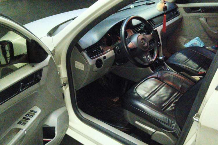 Used Volkswagen Bora 2014 1.6L Automatic Fashion Model Driver Seat