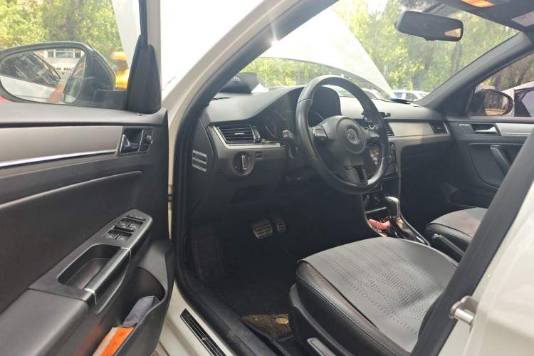 Used Volkswagen Bora 2014 1.4TSI Automatic Sportline Driver Seat