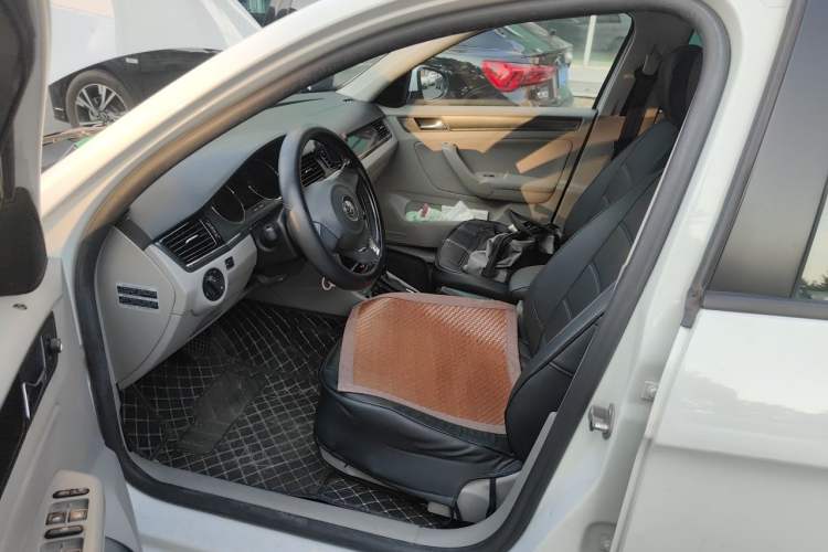 Used Volkswagen Bora 2014 1.6L Automatic Fashion Model Driver Seat