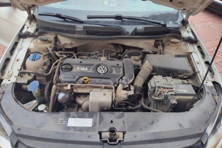 Used Volkswagen Bora 2014 1.4 TSI Manual Comfort Model Engine Bay