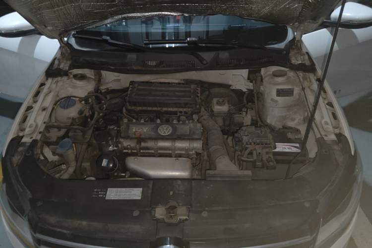 Used Volkswagen Bora 2014 1.6L Automatic Fashion Model Engine Bay