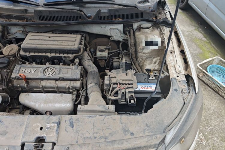 Used Volkswagen Bora 2014 1.6L Manual Comfort Model Engine Bay Left