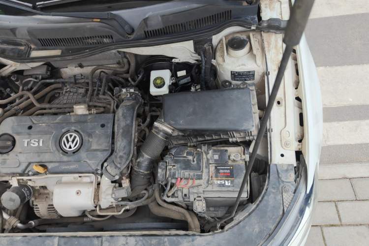 Used Volkswagen Bora 2014 1.4TSI Manual Sportline Engine Bay Left