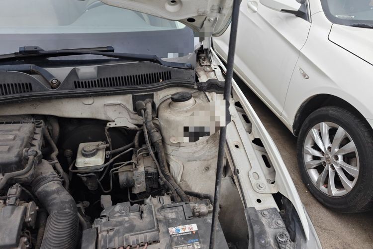 Used Volkswagen Bora 2014 1.6L Manual Comfort Model Engine Bay Left