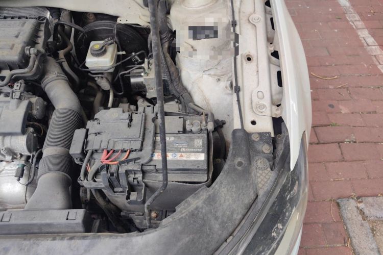 Used Volkswagen Bora 2014 1.6L Automatic Luxury Model Engine Bay Left
