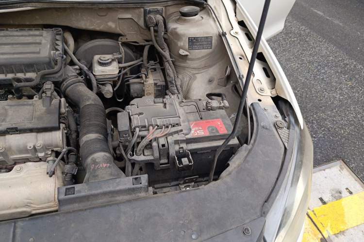 Used Volkswagen Bora 2014 1.6L Manual Comfort Model Engine Bay Left