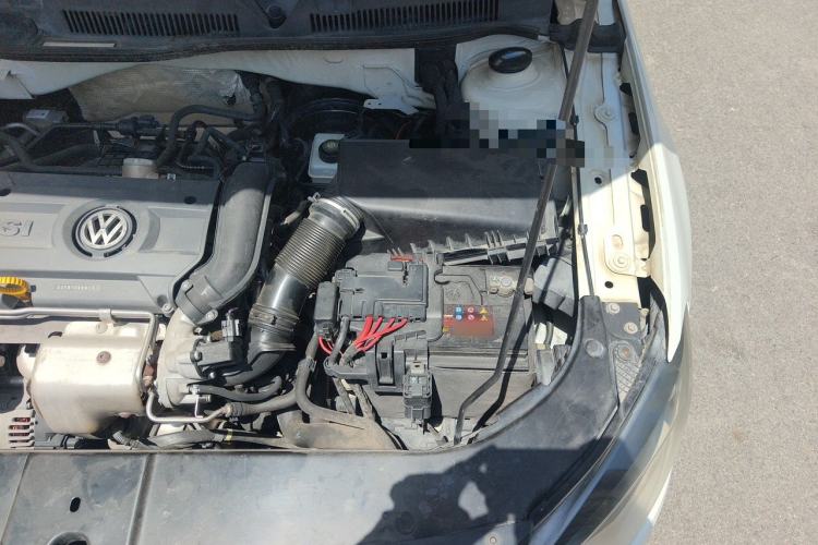 Used Volkswagen Bora 2014 1.4 TSI Manual Comfort Model Engine Bay Left