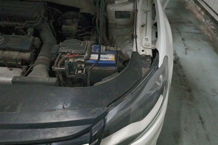 Used Volkswagen Bora 2014 1.6L Automatic Comfort Model Engine Bay Left