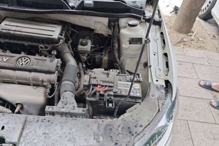 Used Volkswagen Bora 2014 1.6L Automatic Luxury Model Engine Bay Left