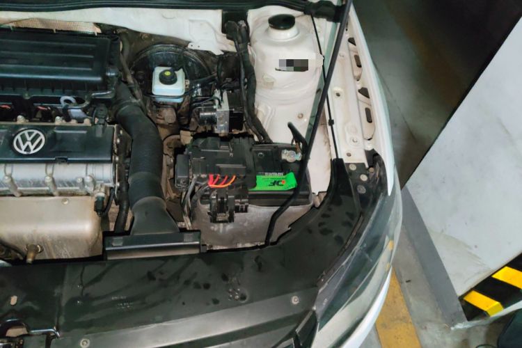 Used Volkswagen Bora 2014 1.6L Manual Fashion Edition Engine Bay Left