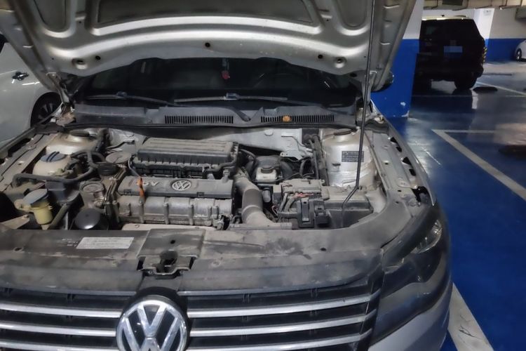 Used Volkswagen Bora 2014 1.6L Automatic Comfort Model Engine Bay Left