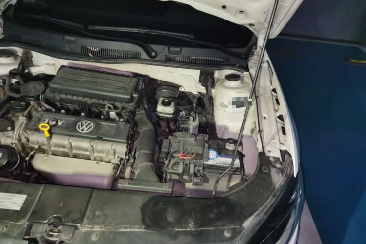 Used Volkswagen Bora 2014 1.6L Manual Comfort Model Engine Bay Left