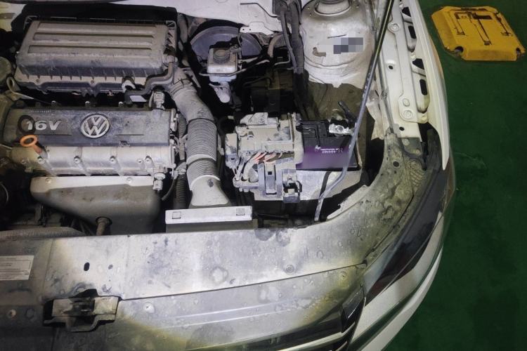 Used Volkswagen Bora 2014 1.6L Manual Fashion Edition Engine Bay Left